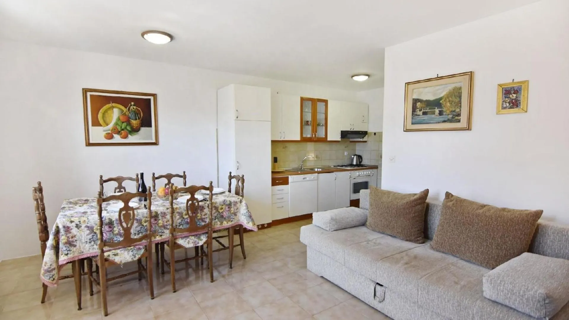 Apartment Mit Zwei Schlafzimmern In Strandnaehe Bašanija