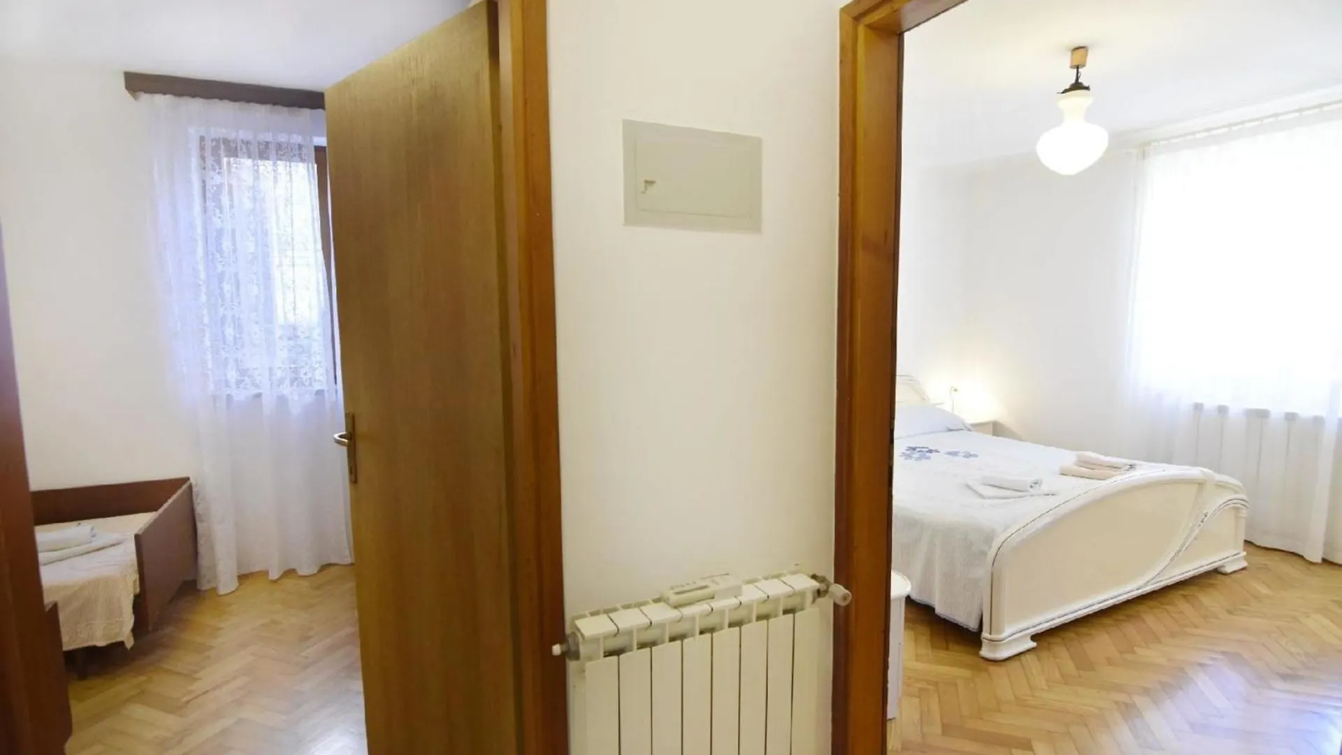 Apartment Mit Zwei Schlafzimmern In Strandnaehe Bašanija