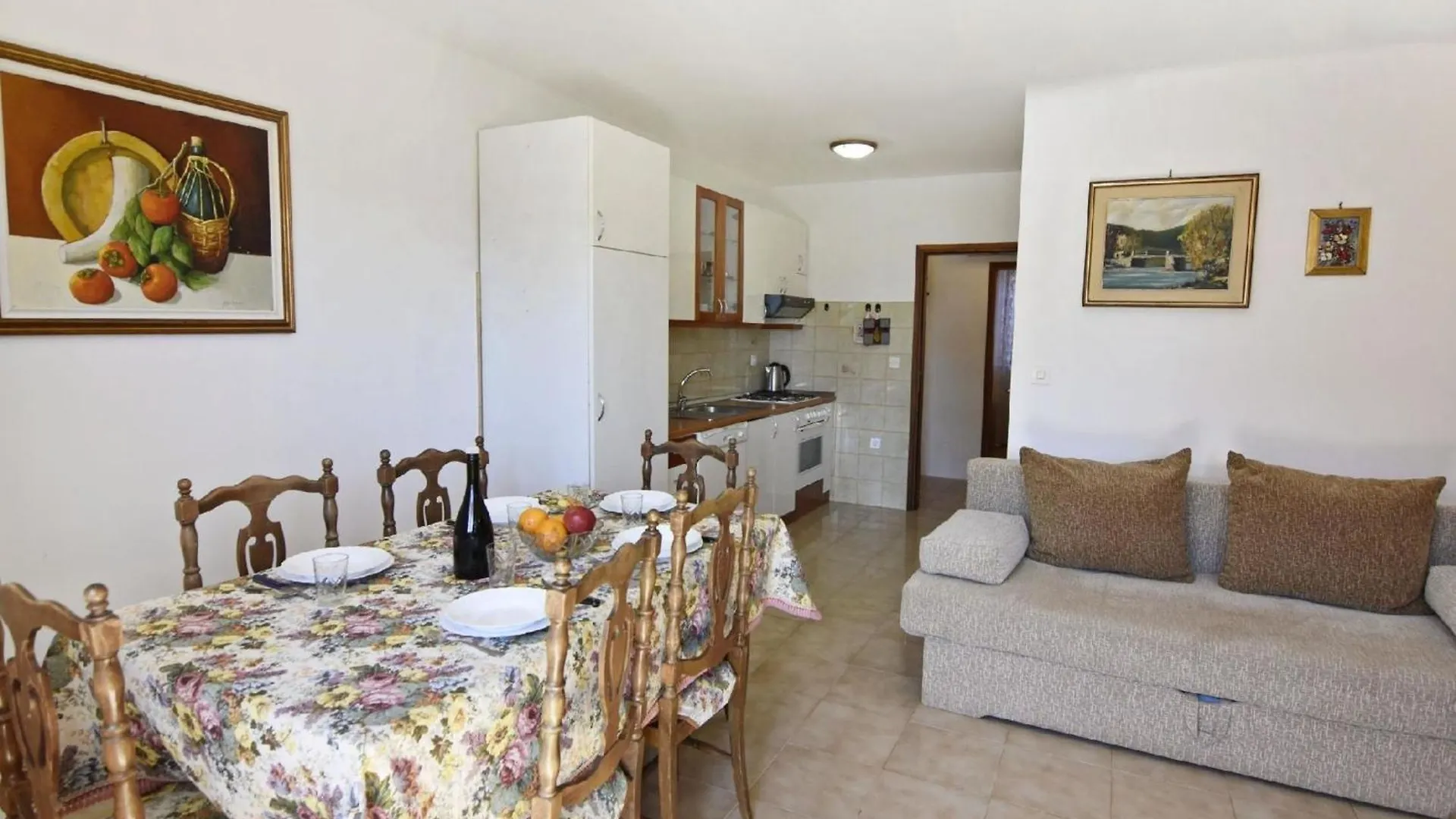 Apartment Mit Zwei Schlafzimmern In Strandnaehe Bašanija