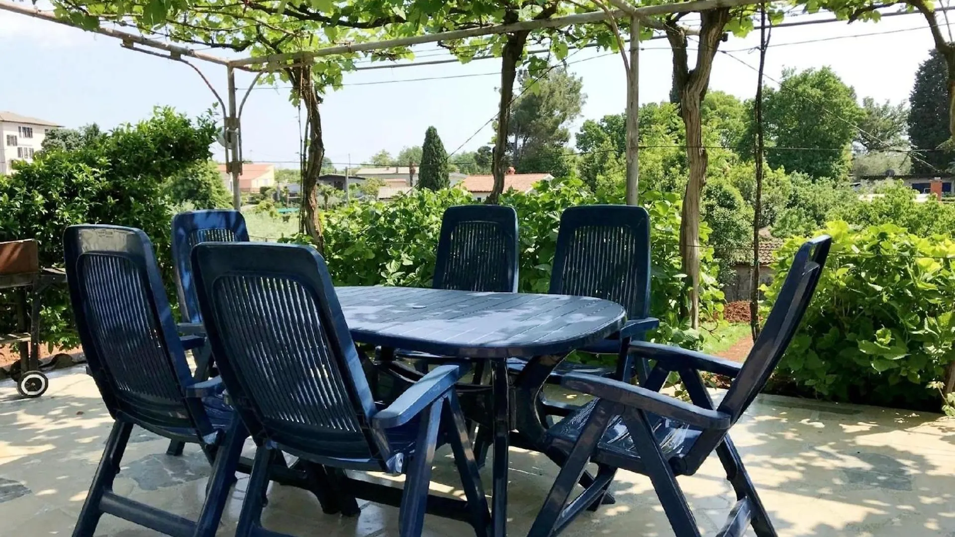 Apartment Mit Zwei Schlafzimmern In Strandnaehe Bašanija