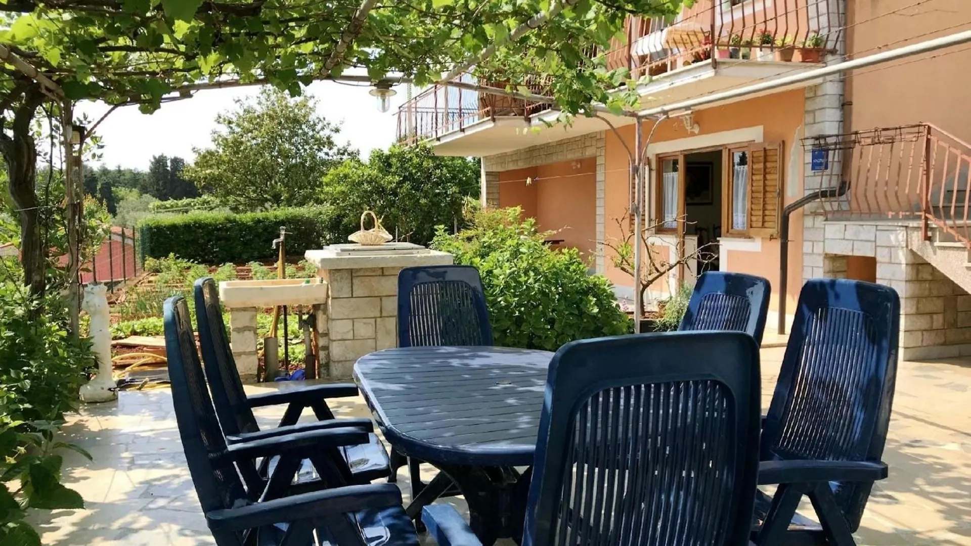 Apartment Mit Zwei Schlafzimmern In Strandnaehe Bašanija Chorwacja