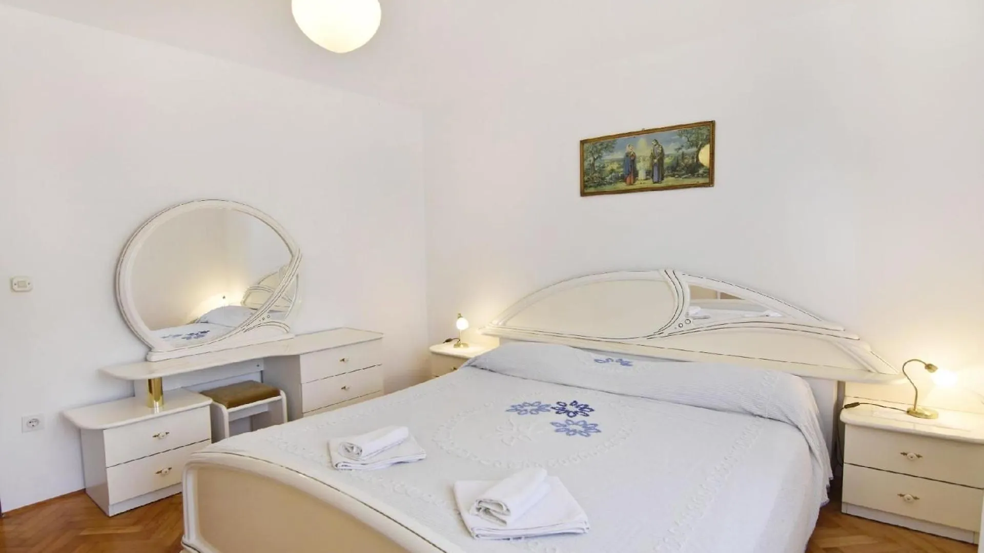 Apartment Mit Zwei Schlafzimmern In Strandnaehe Bašanija Hırvatistan