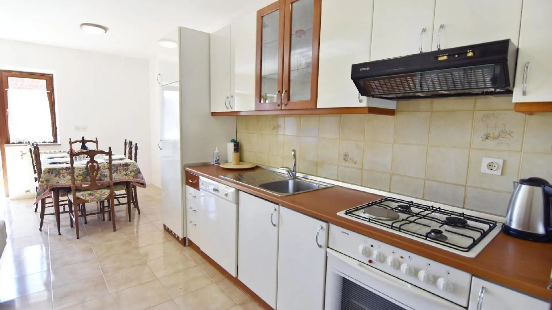 Apartment Mit Zwei Schlafzimmern In Strandnaehe Bašanija