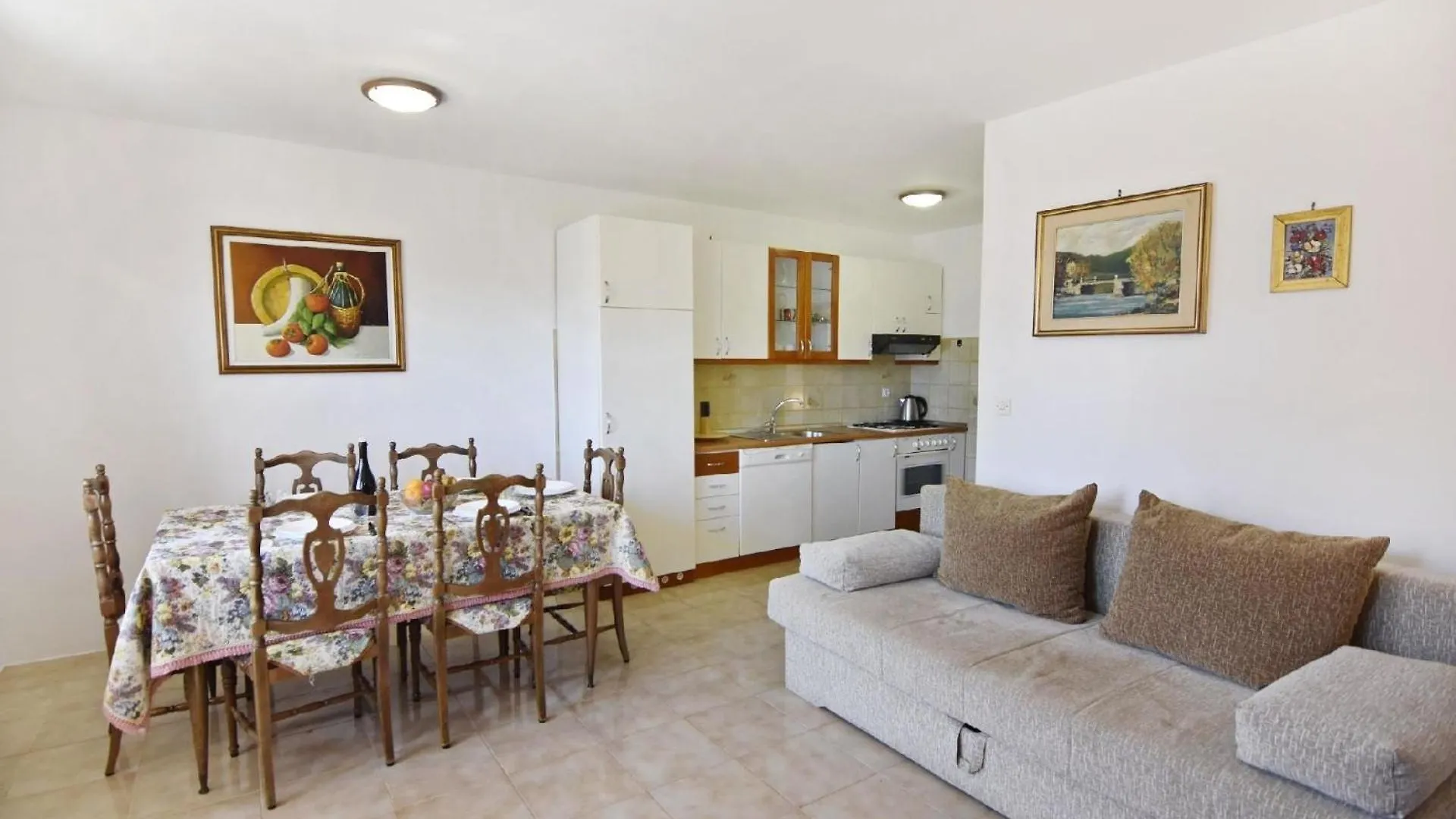 Apartment Mit Zwei Schlafzimmern In Strandnaehe Bašanija