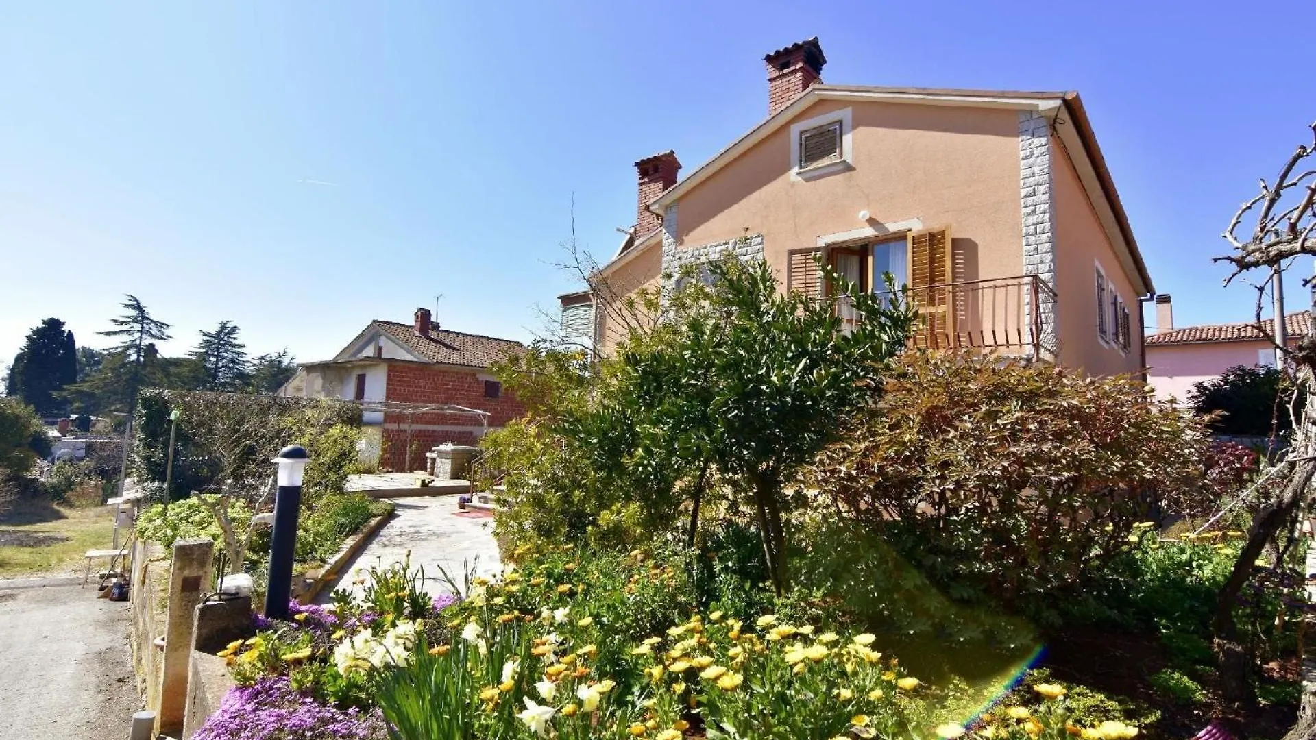 Apartment Mit Zwei Schlafzimmern In Strandnaehe Bašanija